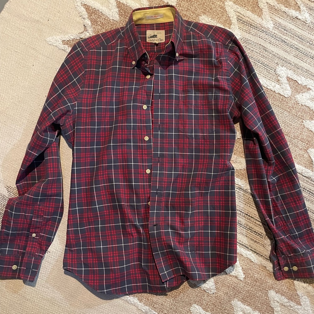 Men’s great condition Gant Rugger plaid button down.